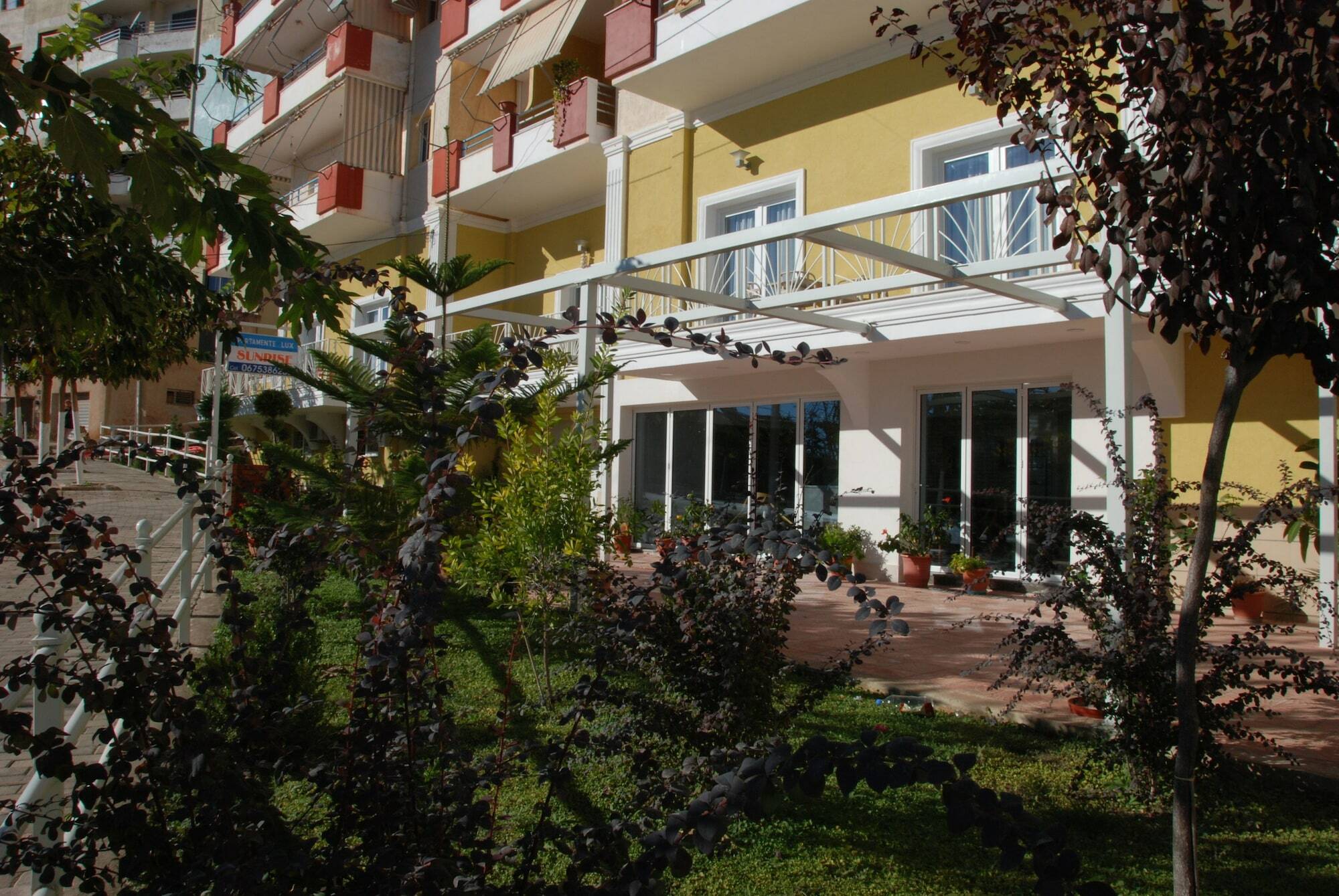 Sunrise Luxury Apartments Sarandë Exteriör bild